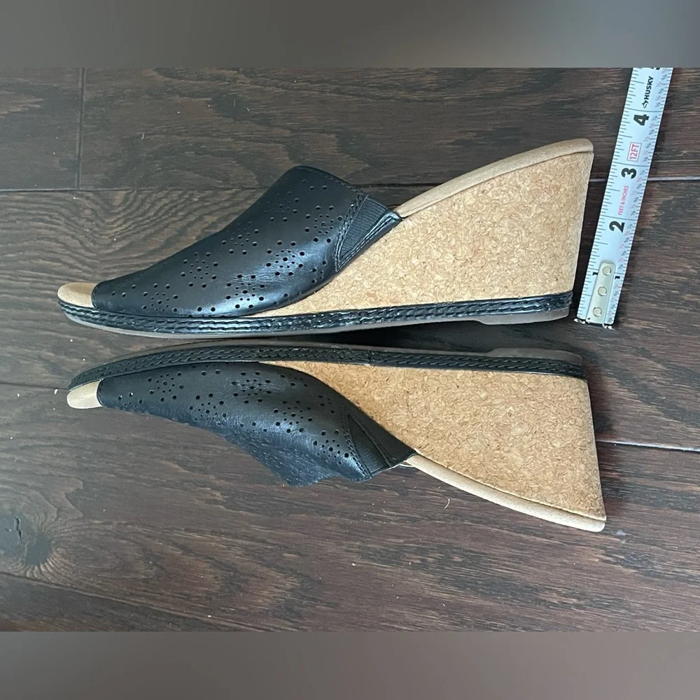 Clarks Black Leather Sandal Wedges Open  Toe Women Size 12 M